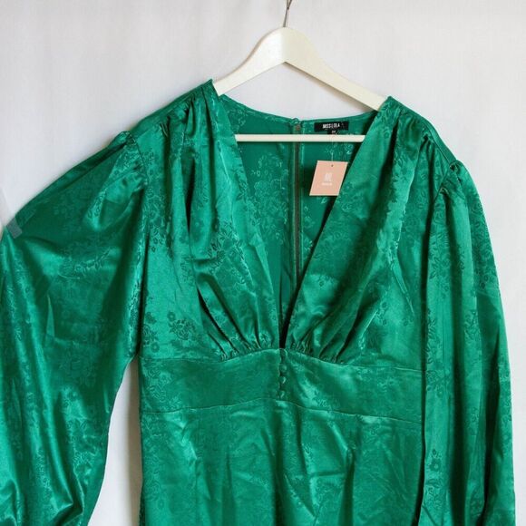 NWT Miss Lola Plus Sz 2X Dress Green Satin Smocked Floral Plunging V Neck Dress - Picture 4 of 9